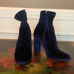 Steve Madden royal blue velvet booties